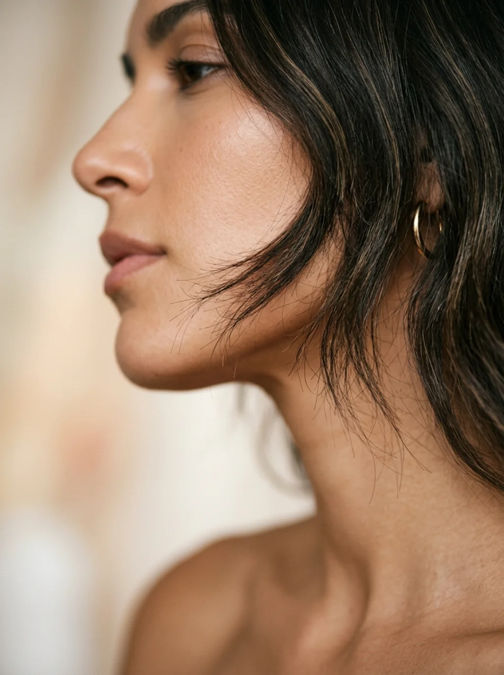 The One Haircut Detail That Instantly Softens A Strong Jawline